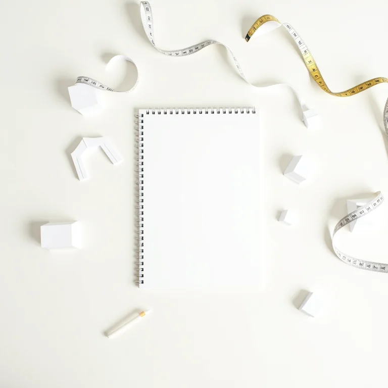 Ferramentas e planejamento para economia de espaço.