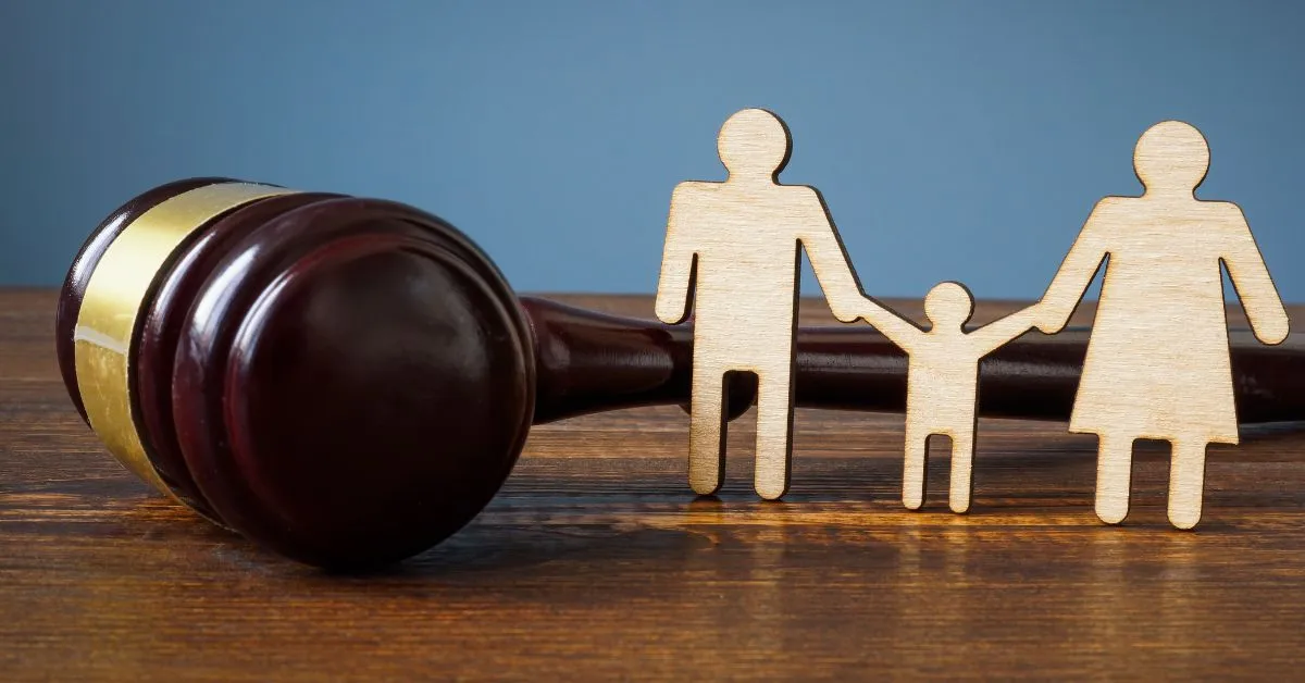 O que é o Artigo 242 do Código Penal?