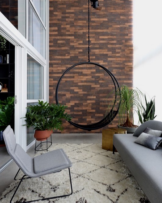 balanço suspenso no quarto