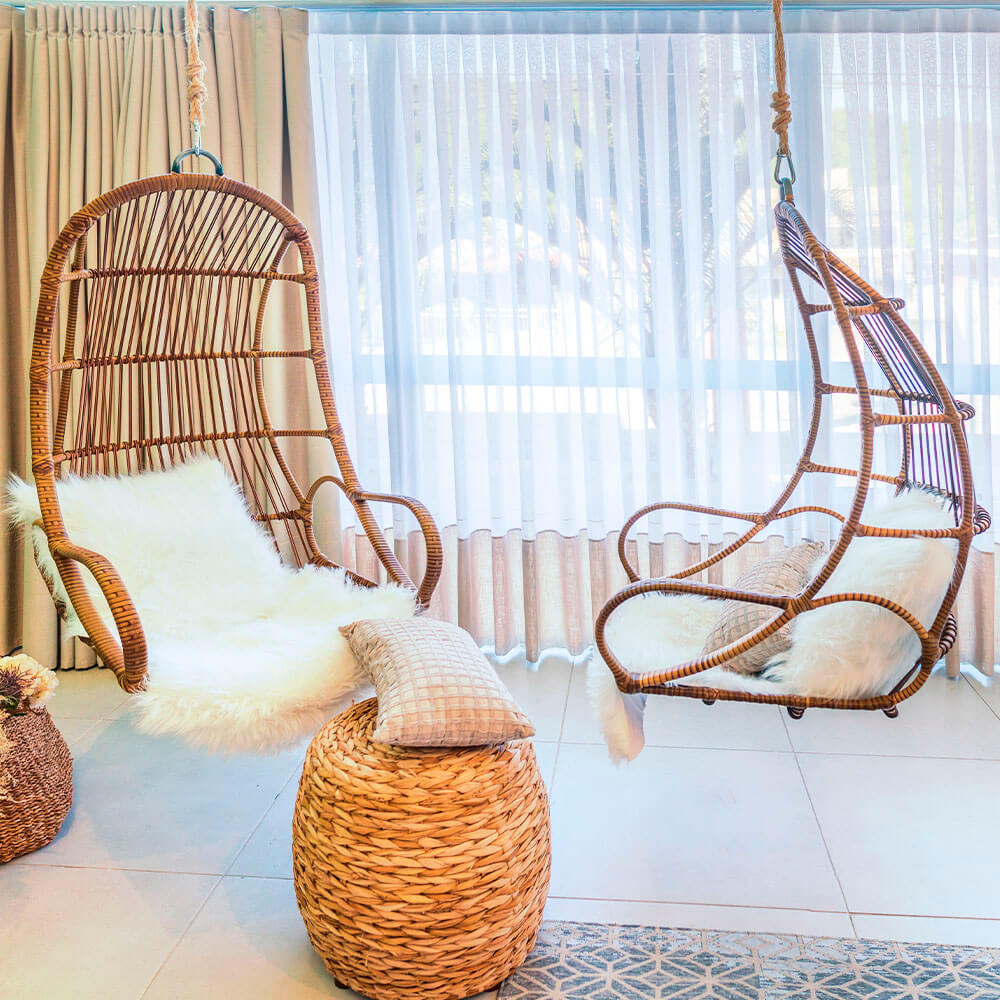 Poltronas suspensas: conforto e design para sua sala de estar