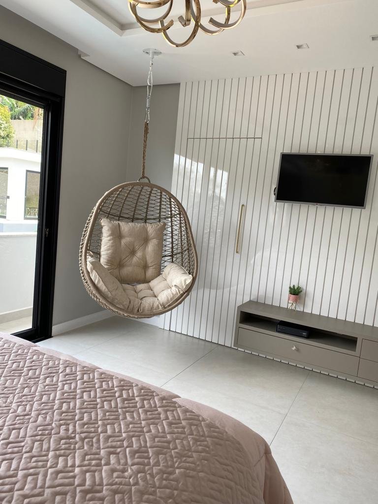 Poltronas suspensas: conforto e design para sua sala de estar