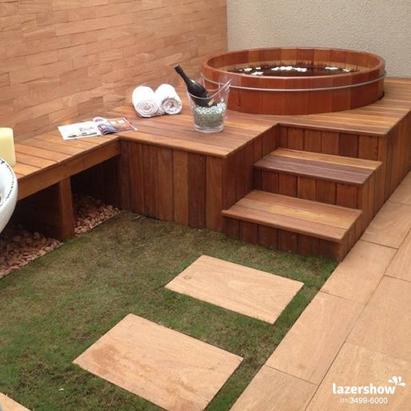 Ofurô de madeira vs. Ofurô de acrílico: Qual o melhor?