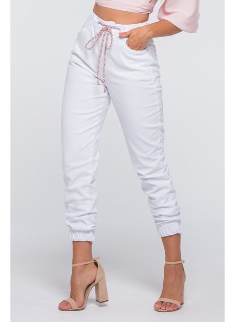 A história da calça jogger: de peça esportiva a item de moda