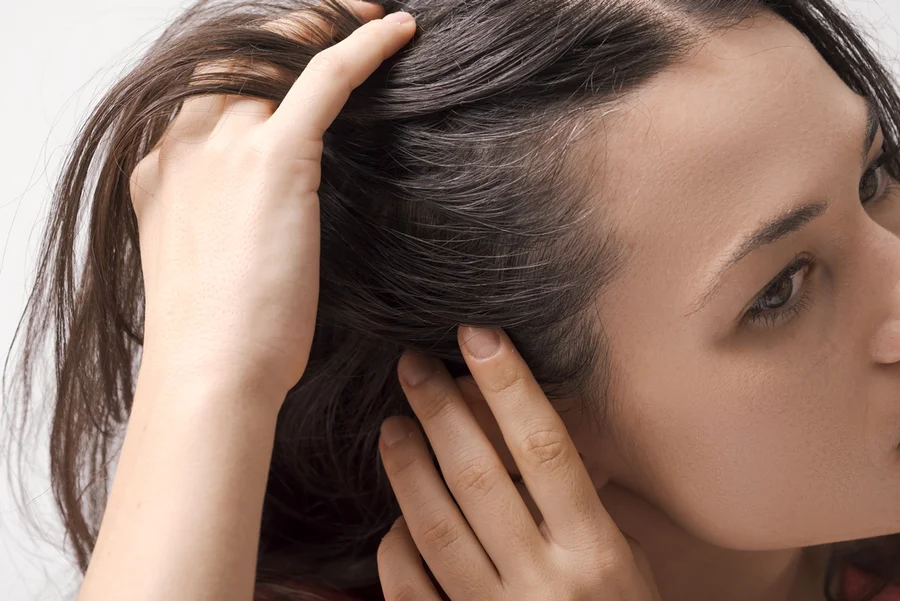 5 penteados que escondem a raiz branca