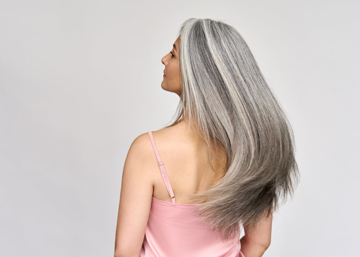 5 penteados que escondem a raiz branca