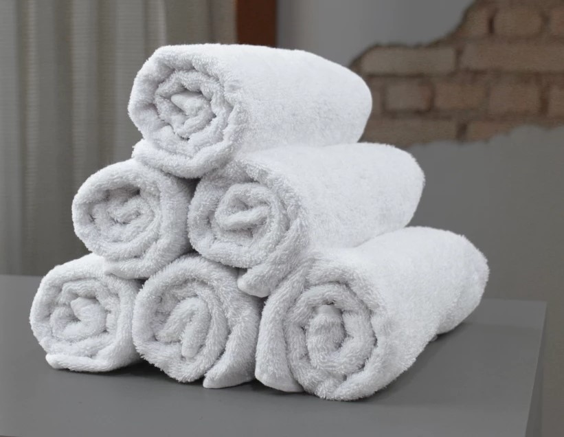 5 erros comuns ao guardar toalhas (e como evitá-los)