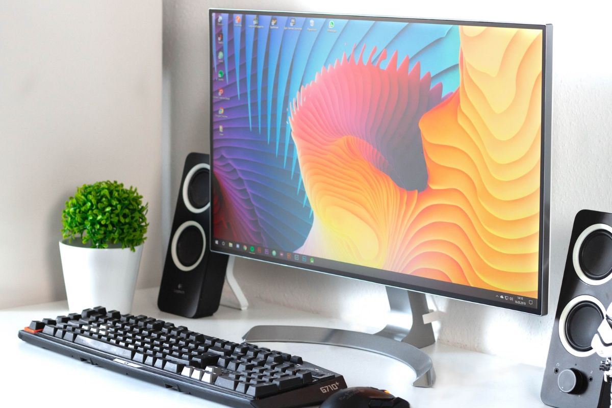 Monitor Ultrawide vs. Dual Monitor: Qual a Melhor Opção para Produtividade?