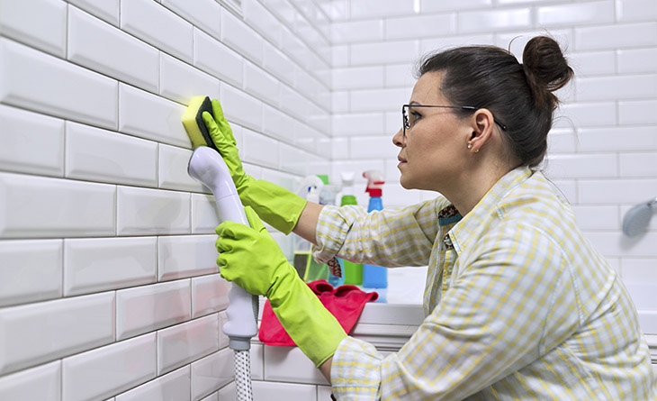 como limpar rejunte de banheiro