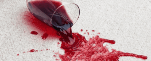 Quando Chamar um Profissional: Limpeza de Estofados e Manchas de Vinho