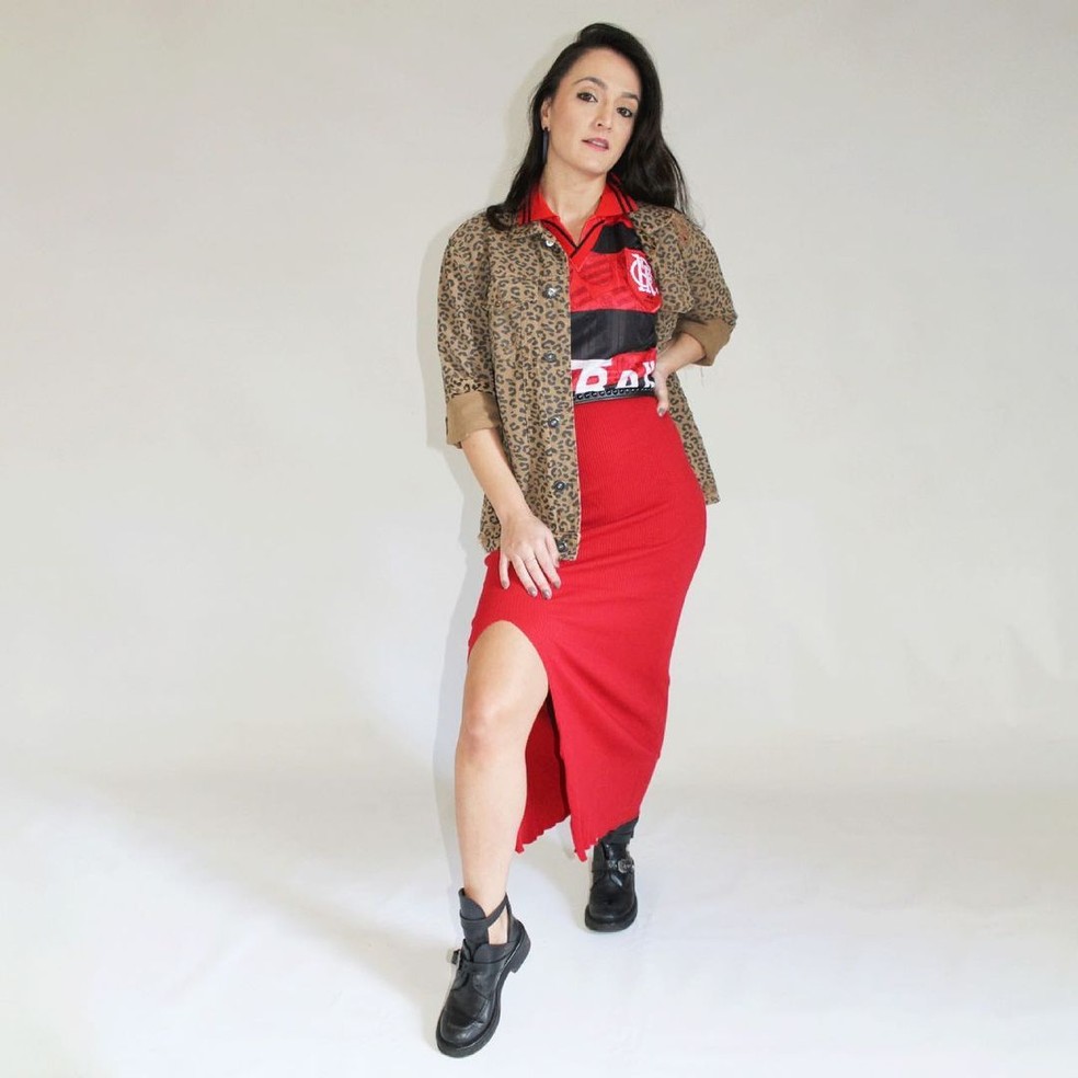 Do Campo à Passarela: A História da Camisa de Time na Moda Feminina