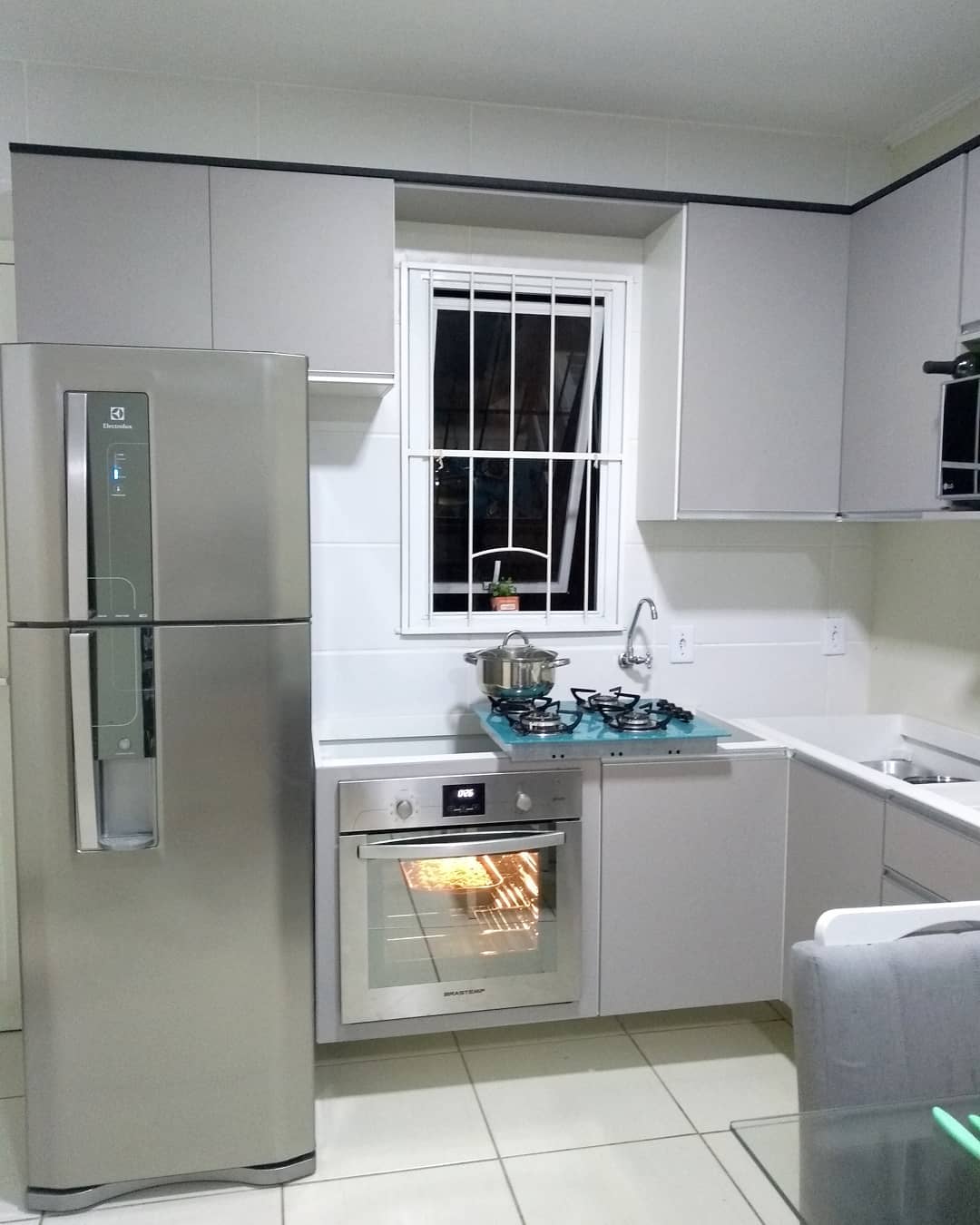 Bancadas Versáteis: Criando Áreas de Trabalho e Refeição - inspiração 1