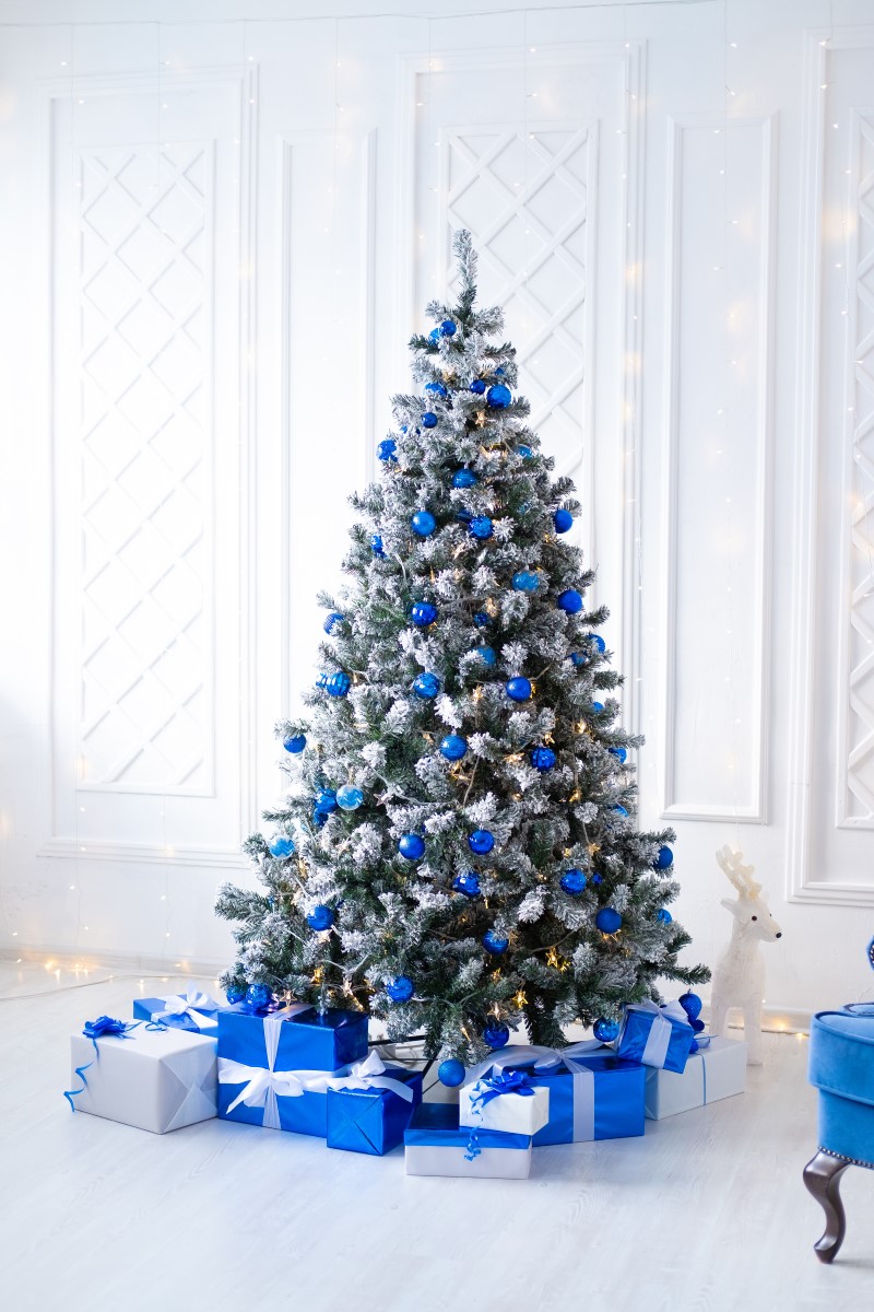Como combinar azul e dourado na decoração de Natal
