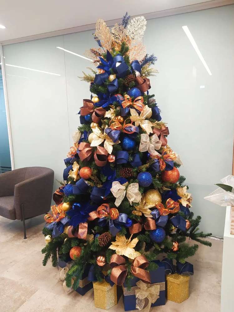 O Uso do Azul em Árvores de Natal: Dicas para um Visual Impactante - inspiração 1