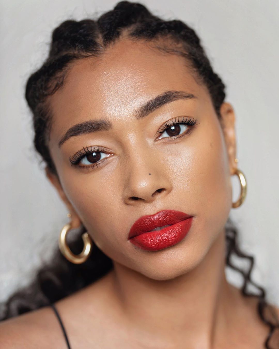 Guia Completo: Como Escolher o Batom Vermelho Ideal para Seu Tom de Pele