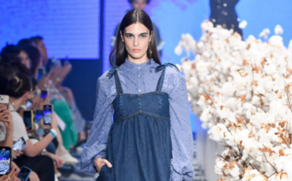 Como a cor da roupa impacta na sua mensagem como assessor