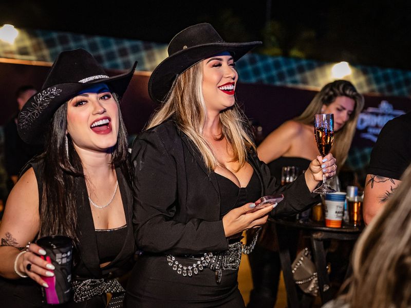 Couro e Camurça: Texturas que Elevam o Visual - inspiração 1