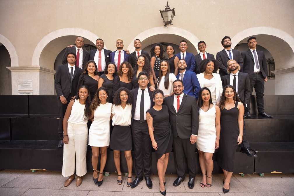 Como montar um guarda-roupa cápsula para Direito sem gastar muito