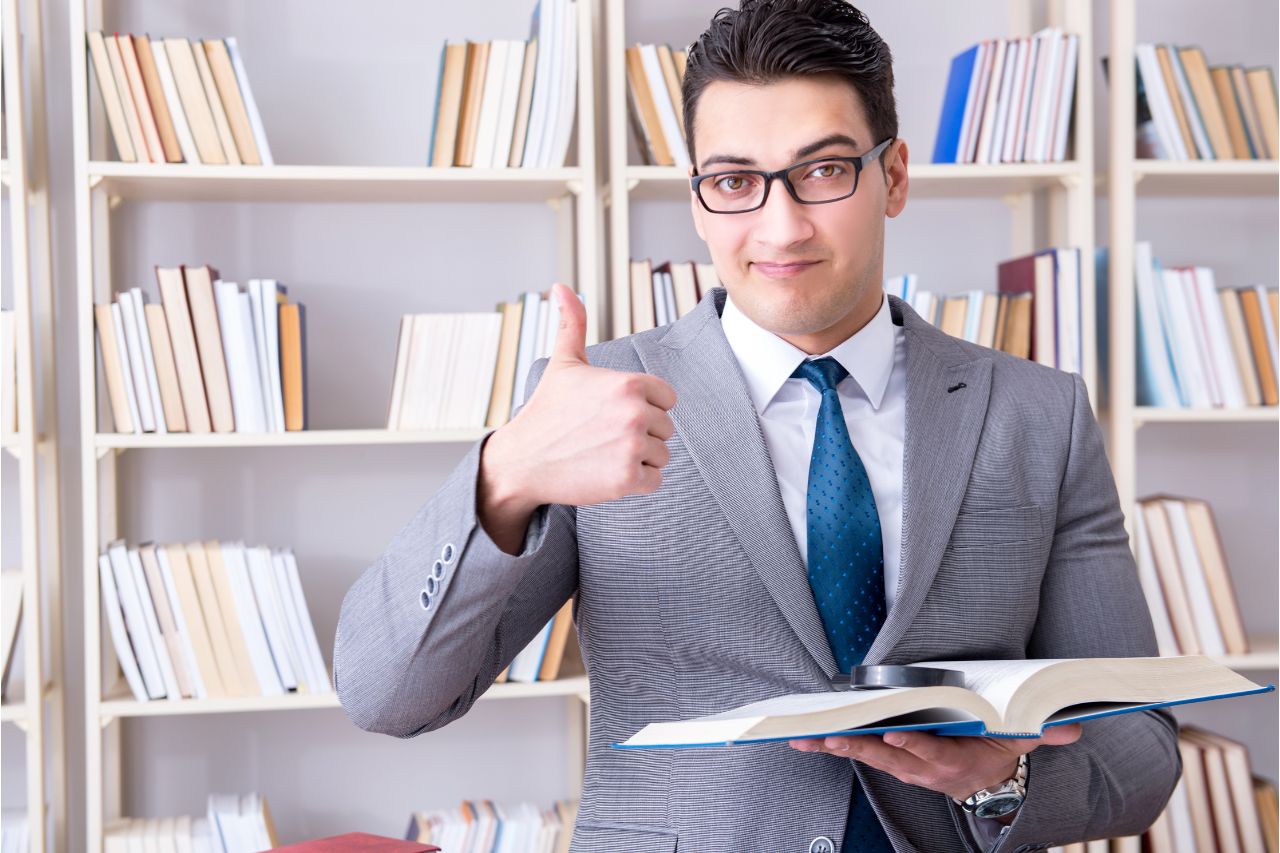 Acessórios essenciais para o look jurídico feminino e masculino