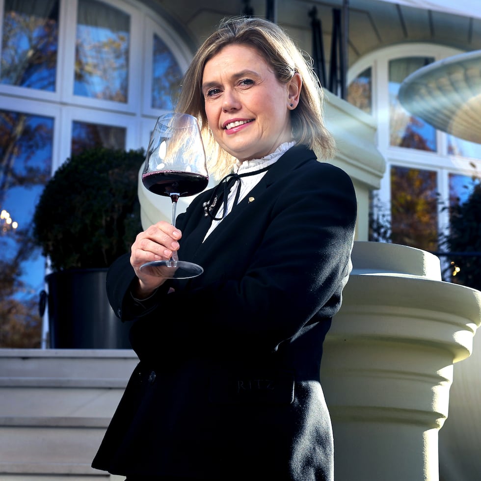 Tendências de Moda para Sommeliers em 2025: Elegância e Funcionalidade
