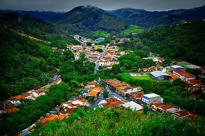Roteiro de 1 Dia em Monte Alegre do Sul: O Essencial