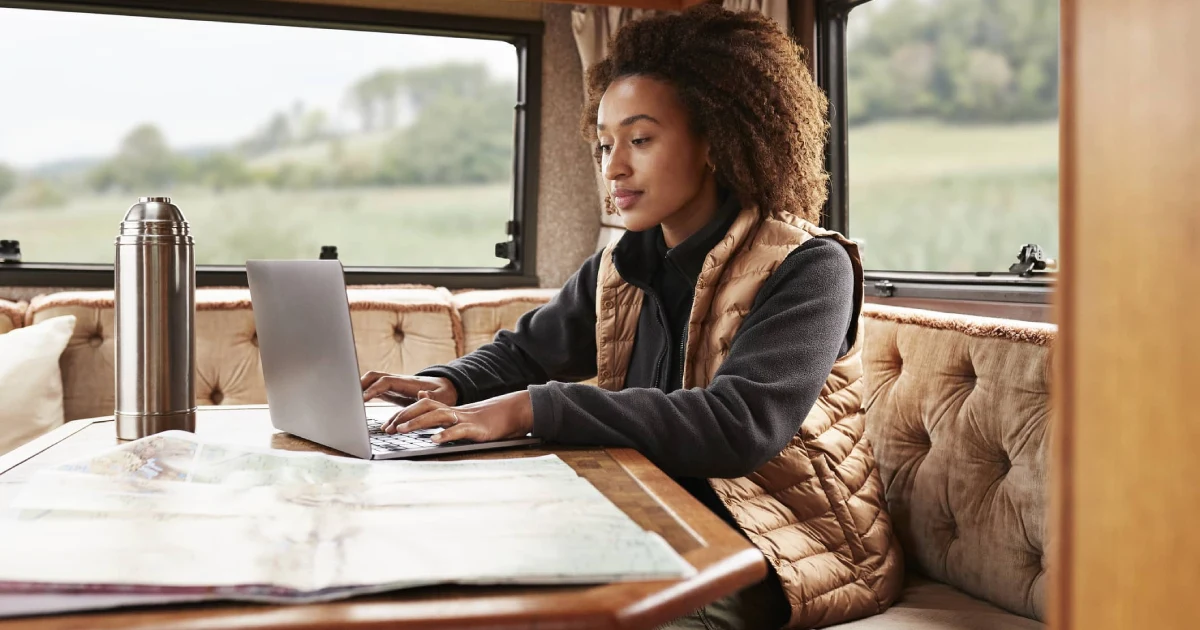 Ferramentas Essenciais para Nômades Digitais em Viagem