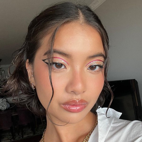 Pixie Cut com Franja Lateral: Elegância e Modernidade - inspiração 1