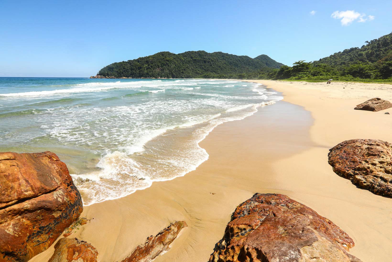 Praia da Baleia: Paz e Natureza Preservada em São Sebastião - inspiração 2
