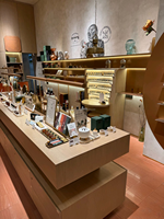 Prateleiras de Parede vs. Organizadores de Mesa: Qual a Melhor Opção para Seus Perfumes?