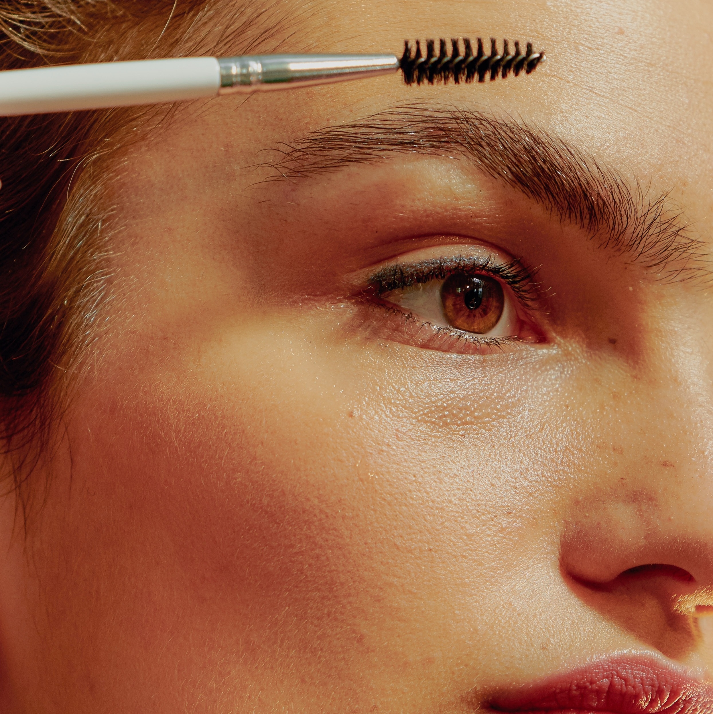 Tratamentos Caseiros para Sobrancelhas Mais Cheias: Mitos e Verdades