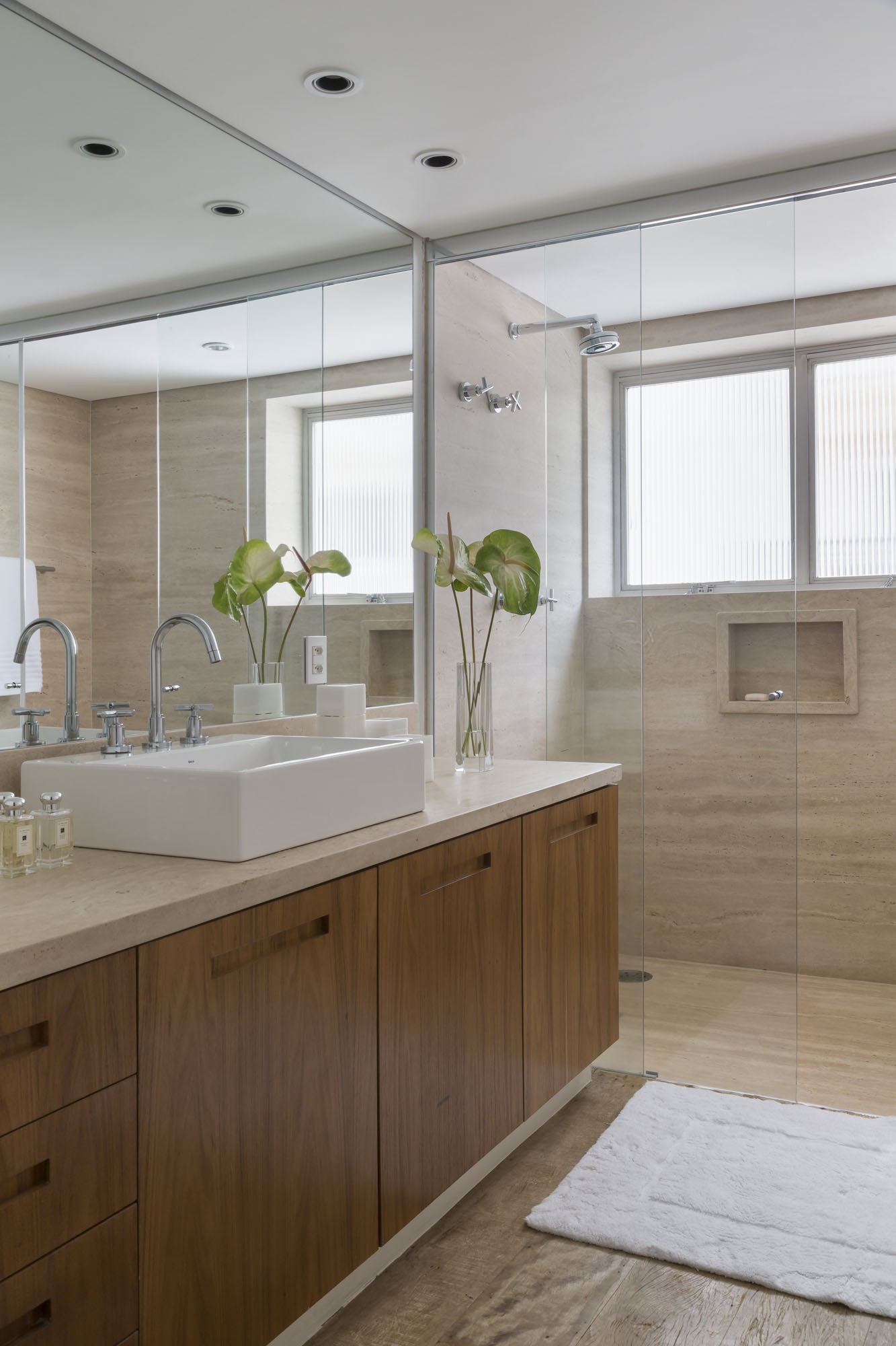 Tendências de Cores e Texturas em Revestimentos para Banheiros em 2025