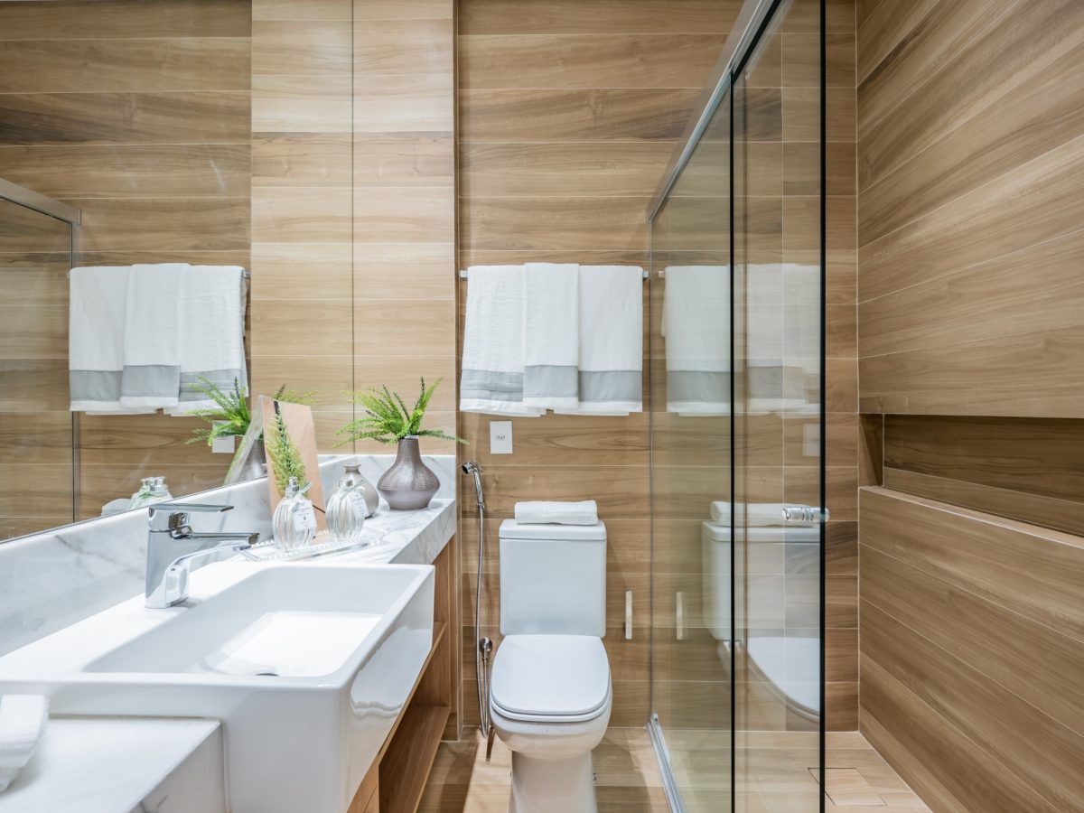 Tendências de Cores e Texturas em Revestimentos para Banheiros em 2025