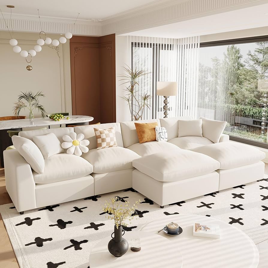 Como usar tapetes para delimitar espaços com dois sofás