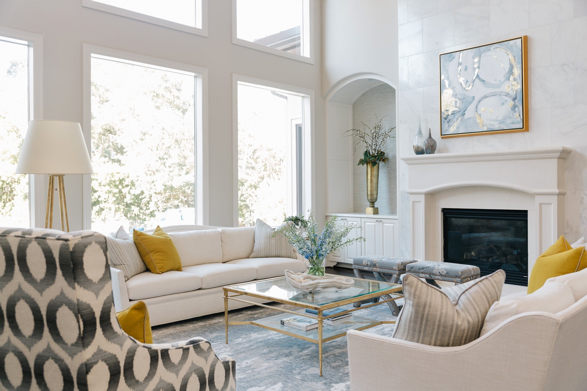 5 maneiras criativas de dispor dois sofás na sua sala