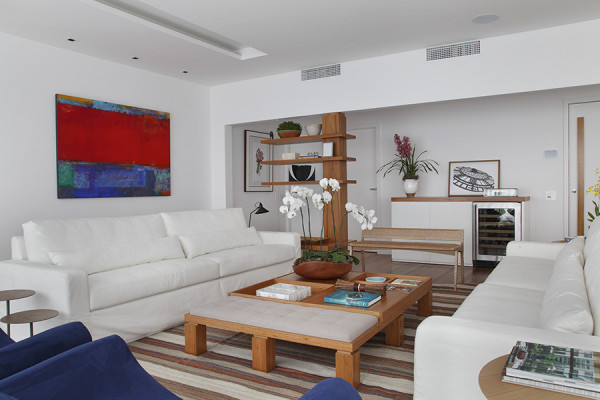 sala com dois sofás