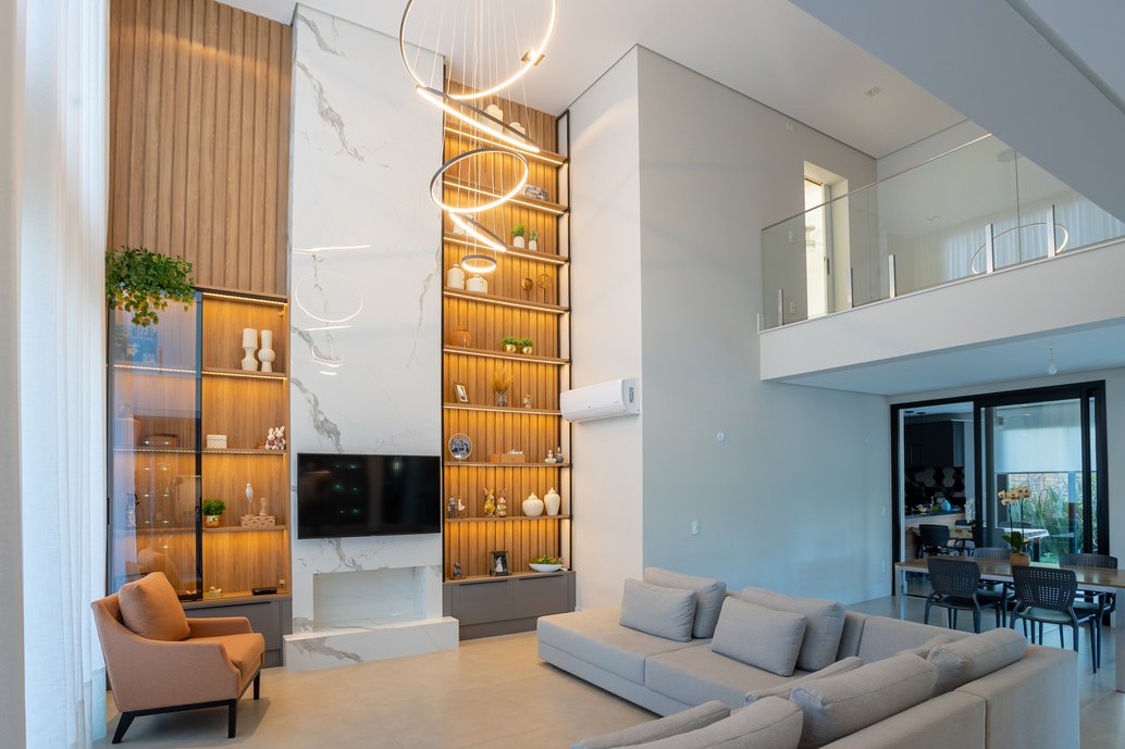 Pé-Direito Alto vs. Pé-Direito Duplo: Qual a Melhor Escolha para Sua Casa?