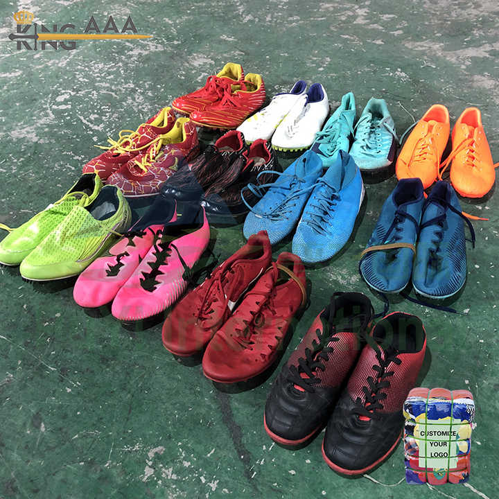 A volta dos clogs e tamancos: como usar essa tendência polêmica