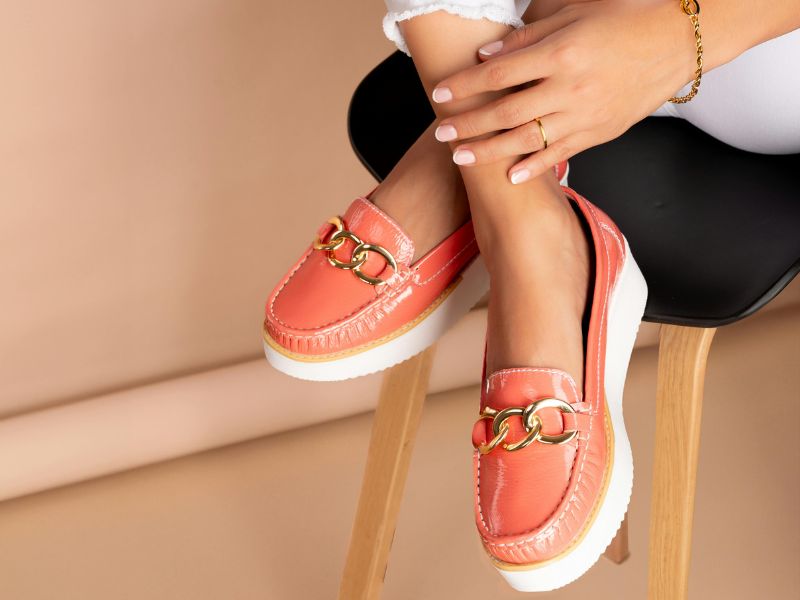 A volta dos clogs e tamancos: como usar essa tendência polêmica