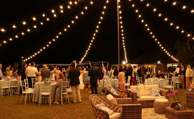 Luzes de Bolinha: Clássico e Versátil para Aconchego - inspiração 1