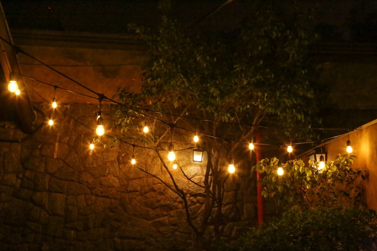 Varal de Fotos com Luzes Integradas: Personalidade e Memórias Iluminadas - inspiração 1