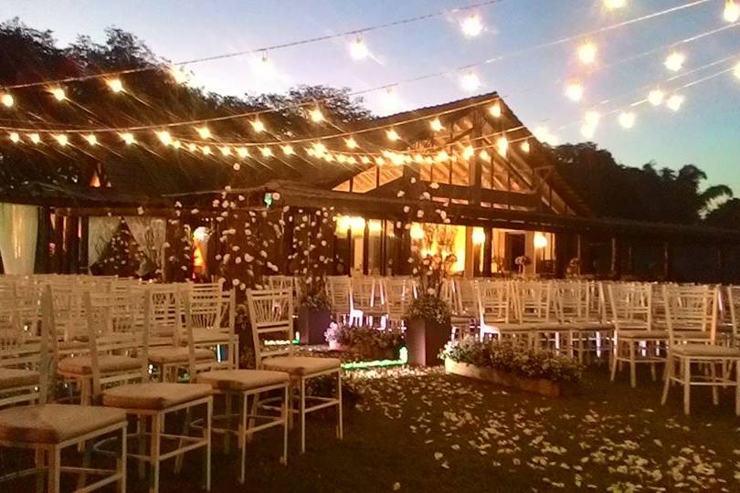 Varal de Fotos com Luzes Integradas: Personalidade e Memórias Iluminadas - inspiração 2