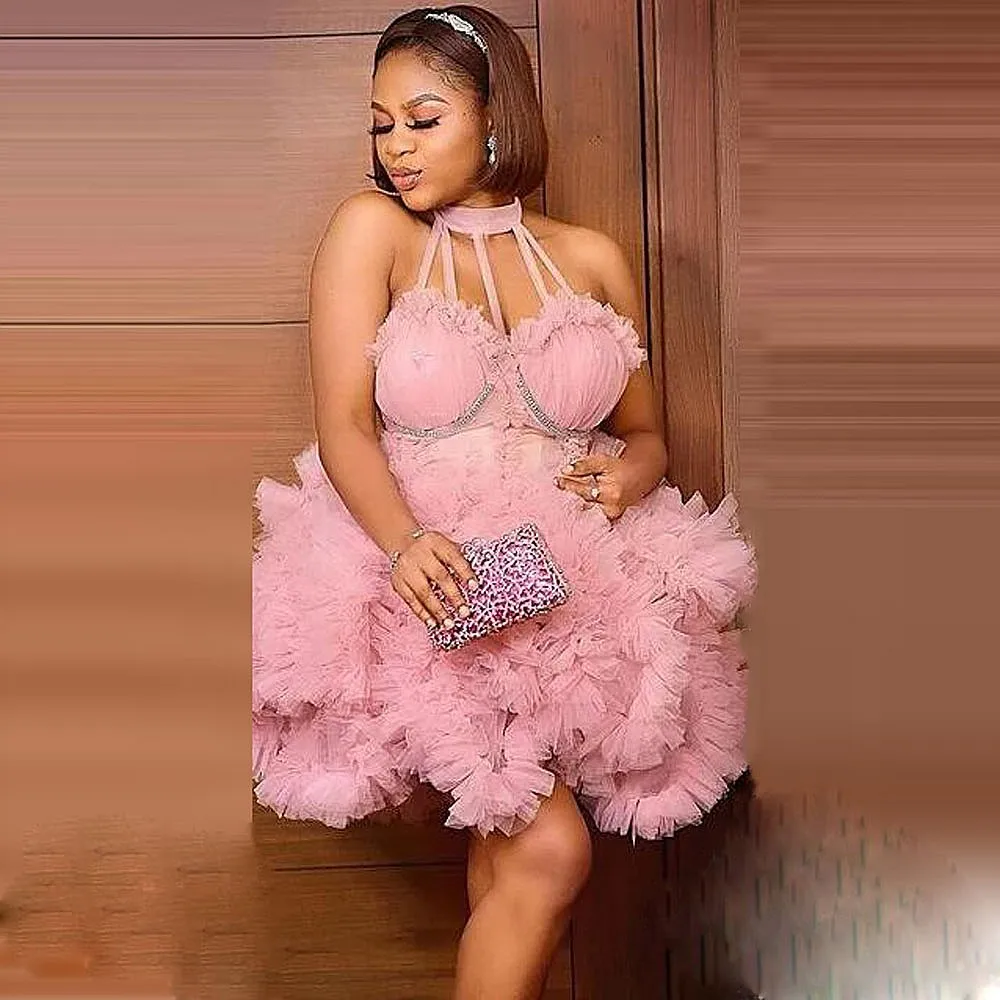 Vestidos de Festa Curtos Plus Size: Conforto e Elegância para Convidadas