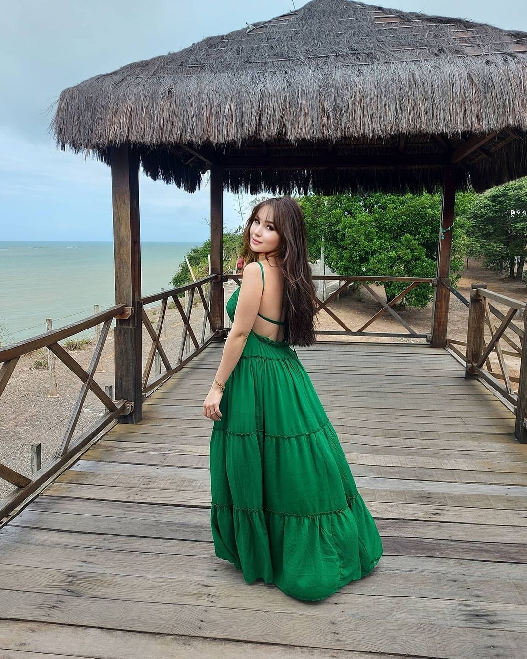 O Segredo da Silhueta Alongada: Decotes que Fazem a Diferença - inspiração 2