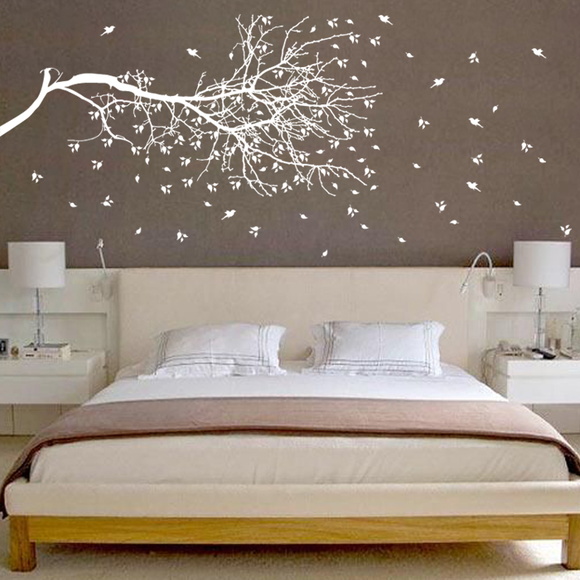 DIY: Aplicação de Adesivos de Parede - Dicas e Erros Comuns a Evitar