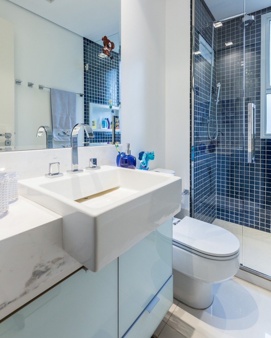 Tendências de Decoração: Azul e Branco no Banheiro em 2024