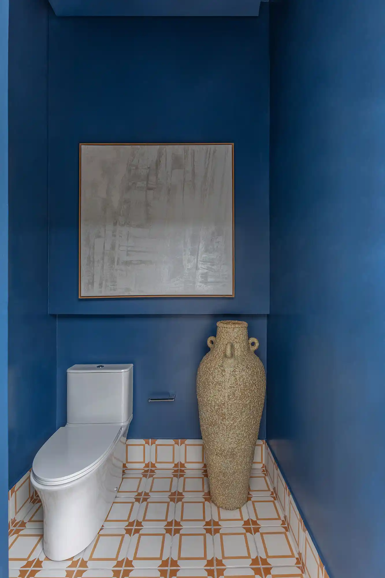 Banheiro Pequeno Azul e Branco: Dicas para Ampliar o Espaço