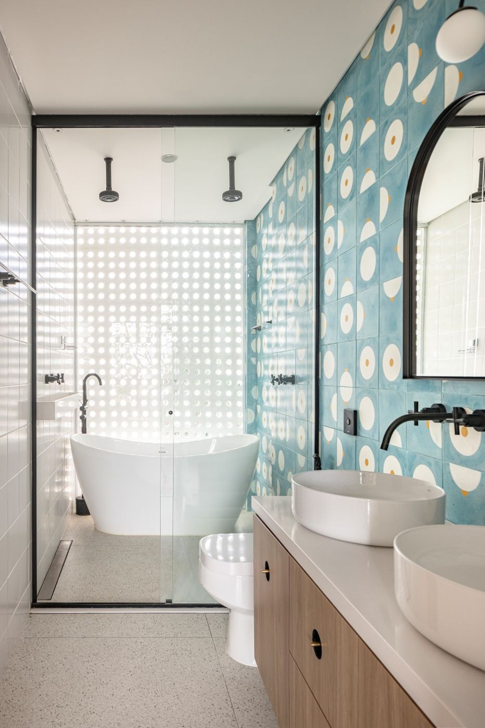 Tendências de Decoração: Azul e Branco no Banheiro em 2024