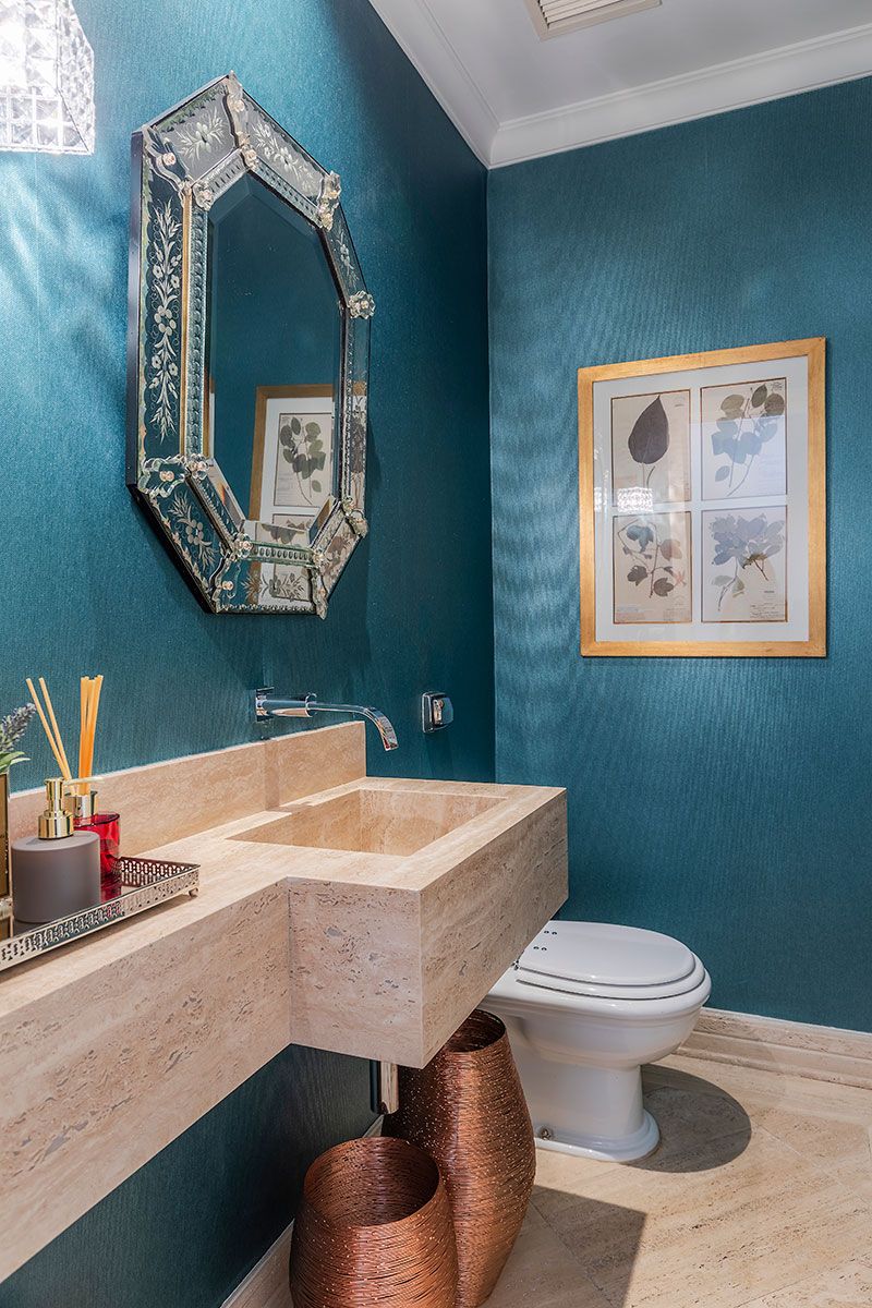 Acessórios Essenciais para Complementar seu Banheiro Azul e Branco