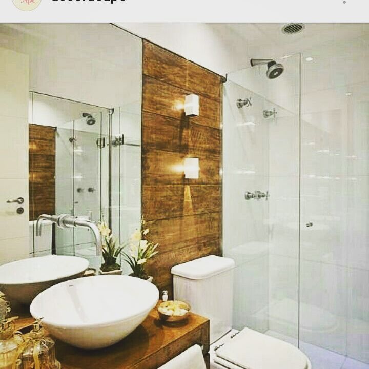 banheiro com porcelanato que imita madeira