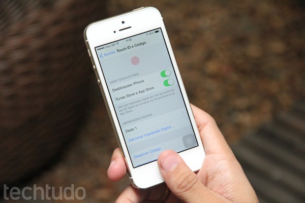 Reconhecimento Facial vs. Impressão Digital: Qual a Biometria Mais Segura para Seu Celular?