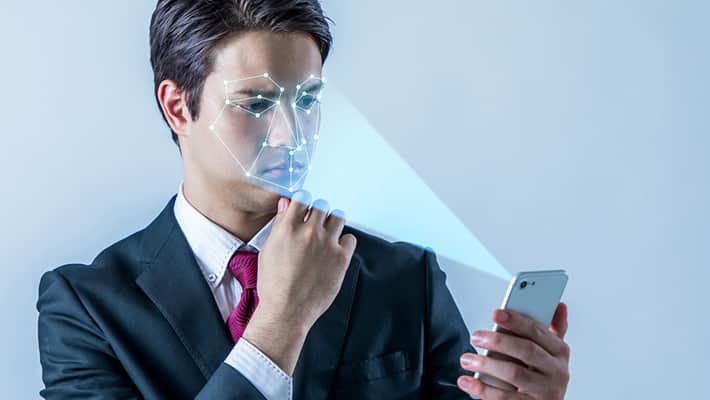 Reconhecimento Facial vs. Impressão Digital: Qual a Biometria Mais Segura para Seu Celular?